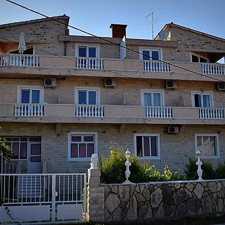 Zara Apartman *